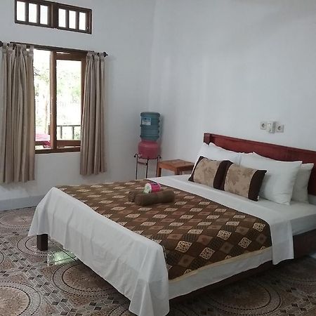 Putri Homestay Gili Meno Bagian luar foto