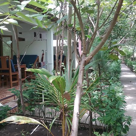 Putri Homestay Gili Meno Bagian luar foto