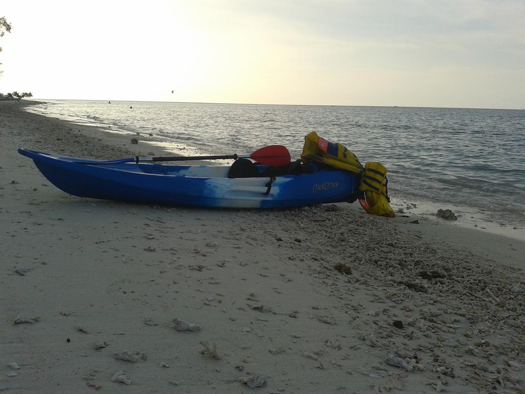 Putri Homestay Gili Meno Bagian luar foto
