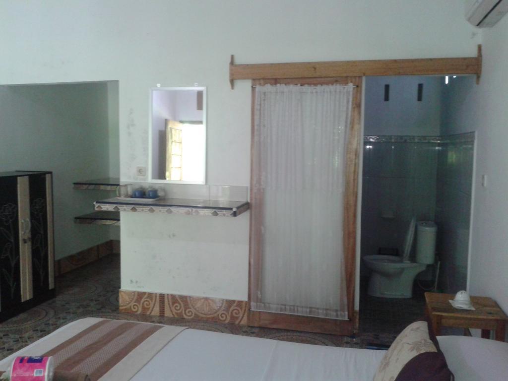 Putri Homestay Gili Meno Bagian luar foto