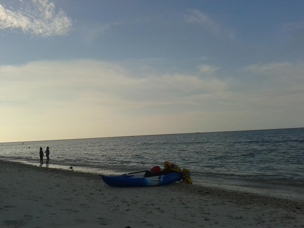 Putri Homestay Gili Meno Bagian luar foto