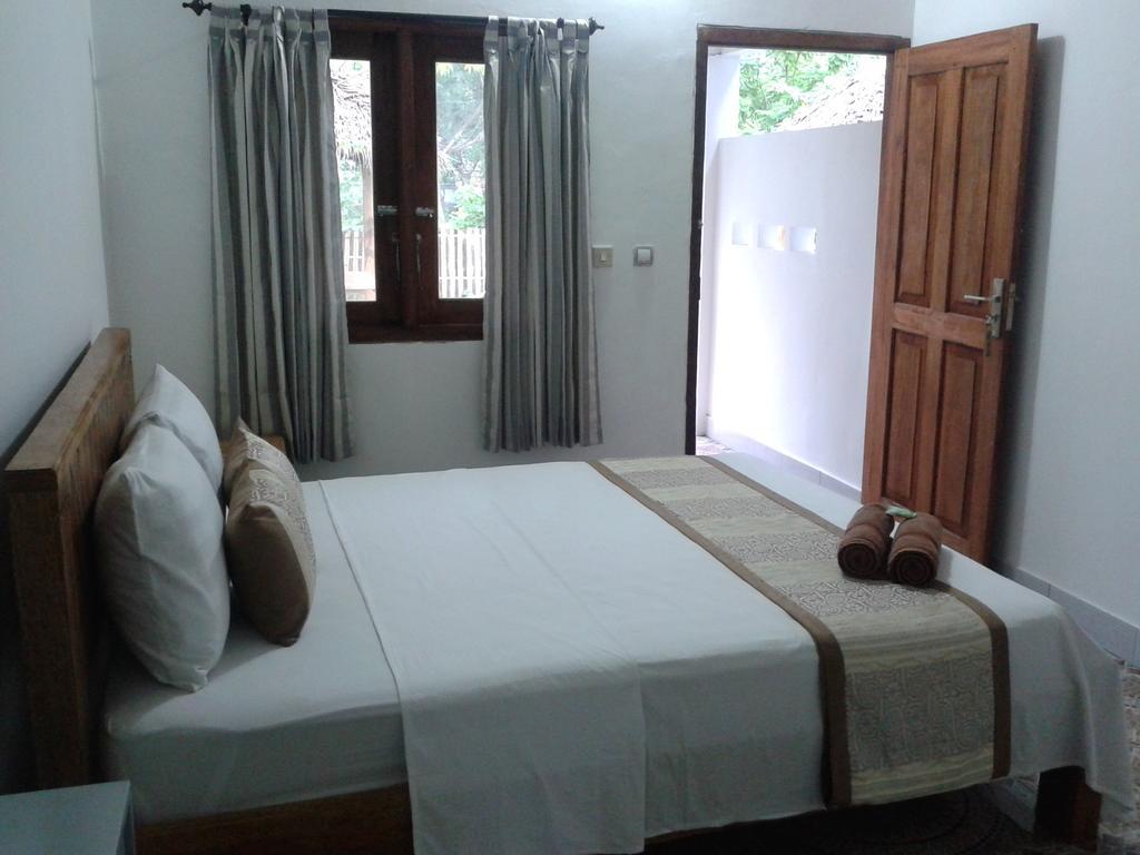 Putri Homestay Gili Meno Bagian luar foto