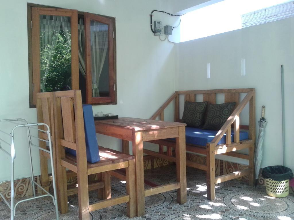 Putri Homestay Gili Meno Bagian luar foto