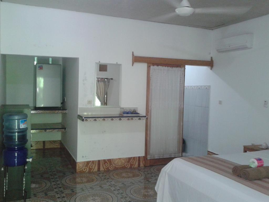Putri Homestay Gili Meno Bagian luar foto