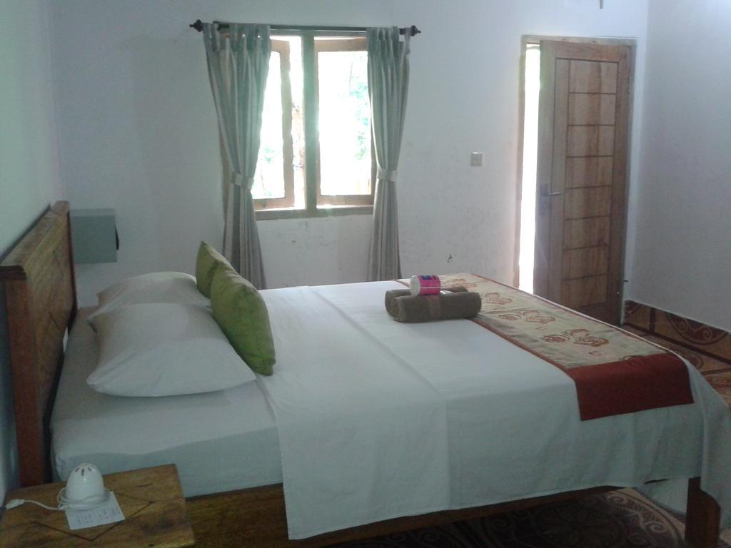 Putri Homestay Gili Meno Bagian luar foto