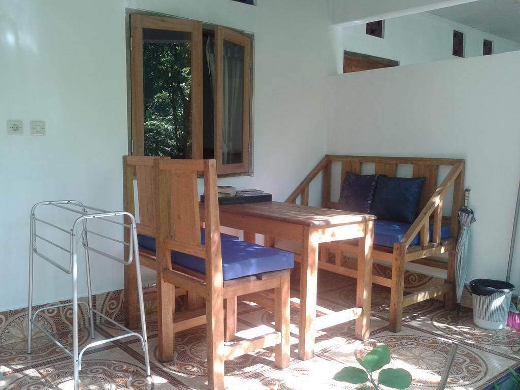 Putri Homestay Gili Meno Bagian luar foto