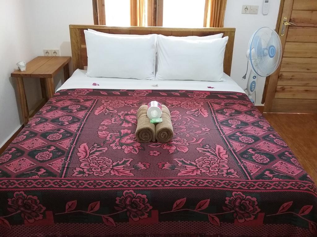 Putri Homestay Gili Meno Bagian luar foto