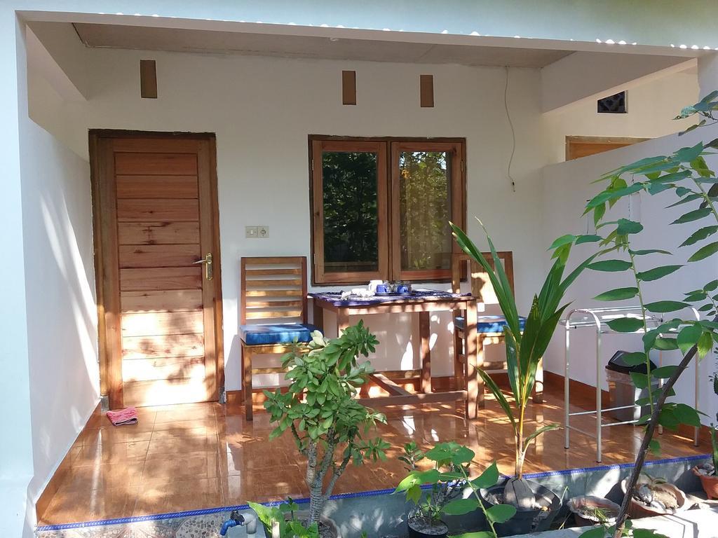 Putri Homestay Gili Meno Bagian luar foto