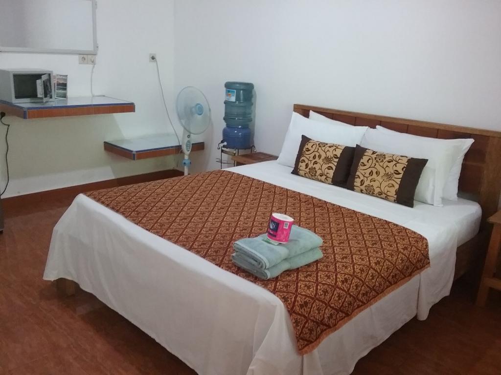 Putri Homestay Gili Meno Bagian luar foto