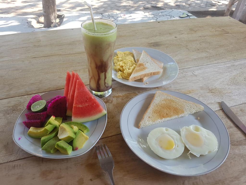 Putri Homestay Gili Meno Bagian luar foto