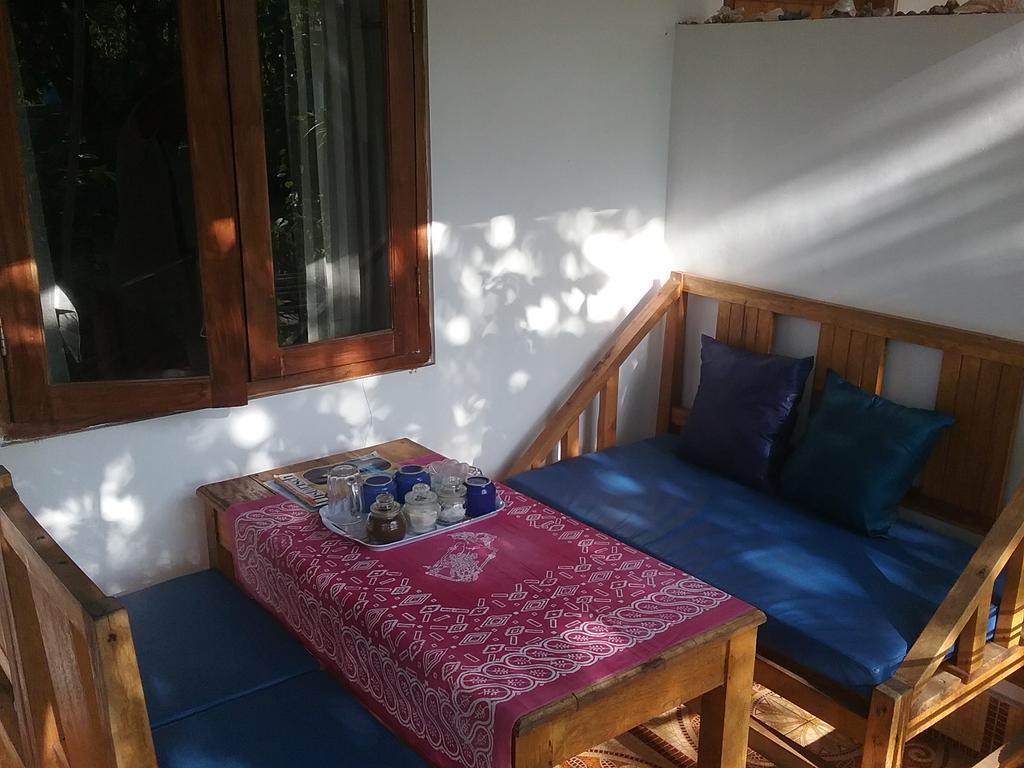 Putri Homestay Gili Meno Bagian luar foto