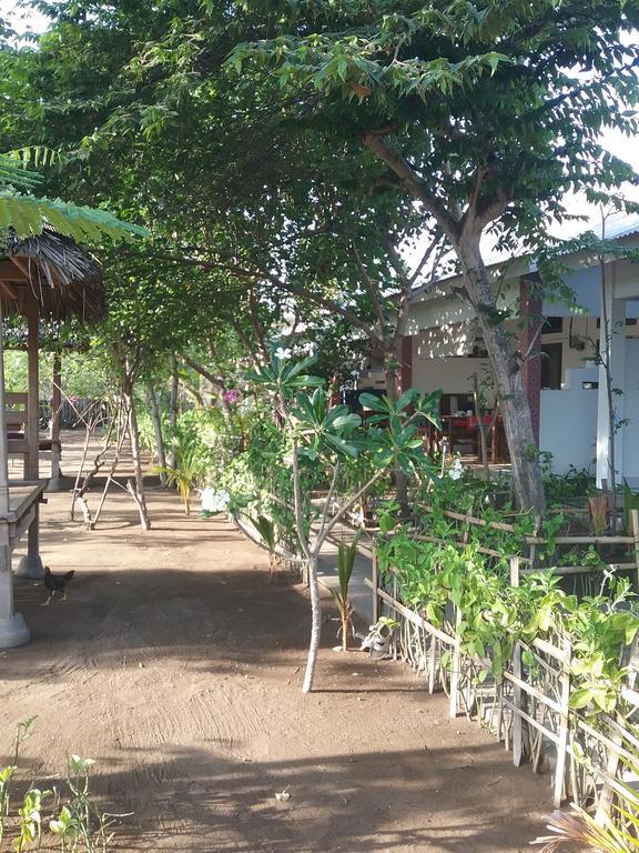 Putri Homestay Gili Meno Bagian luar foto