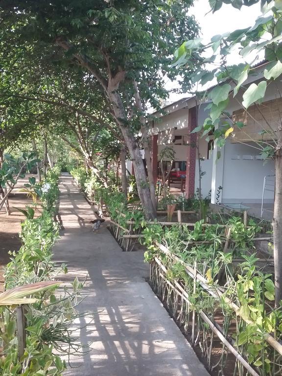 Putri Homestay Gili Meno Bagian luar foto