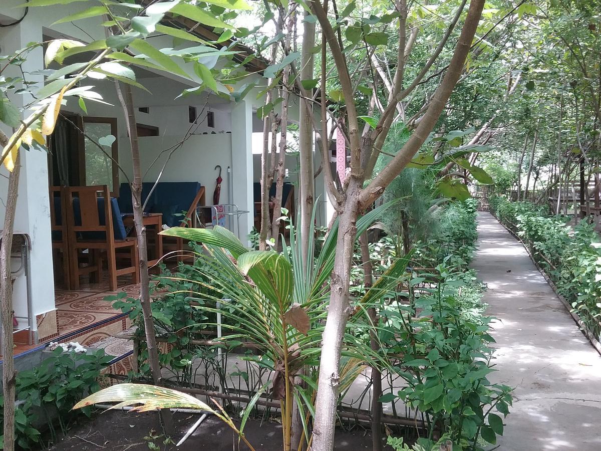 Putri Homestay Gili Meno Bagian luar foto
