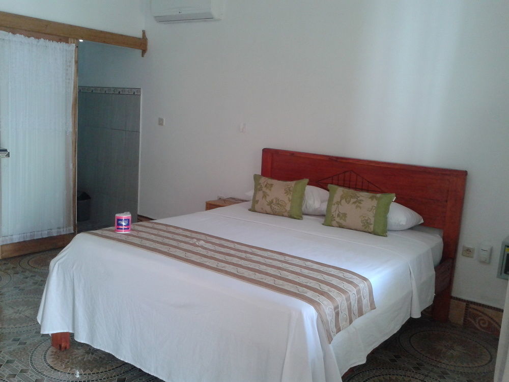Putri Homestay Gili Meno Bagian luar foto