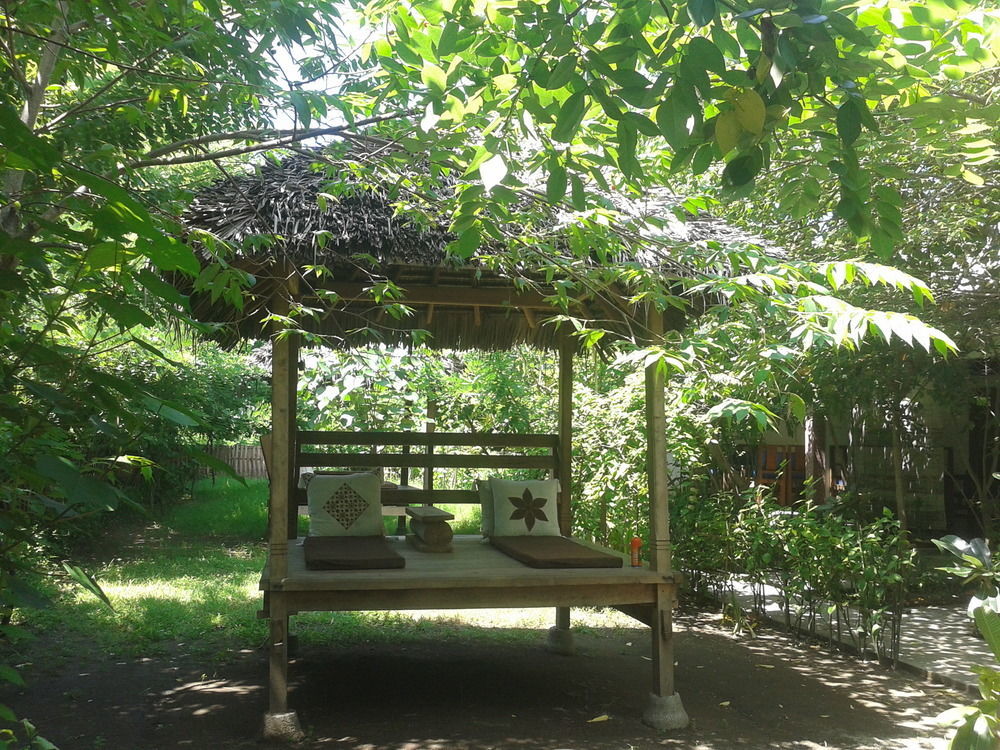 Putri Homestay Gili Meno Bagian luar foto