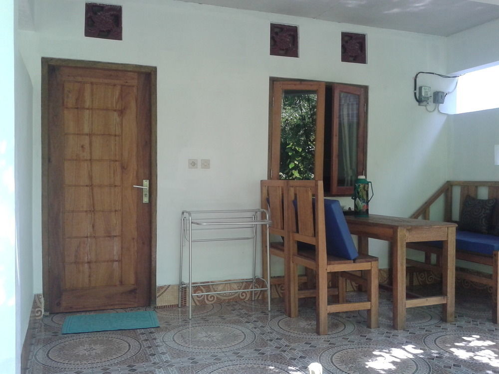 Putri Homestay Gili Meno Bagian luar foto